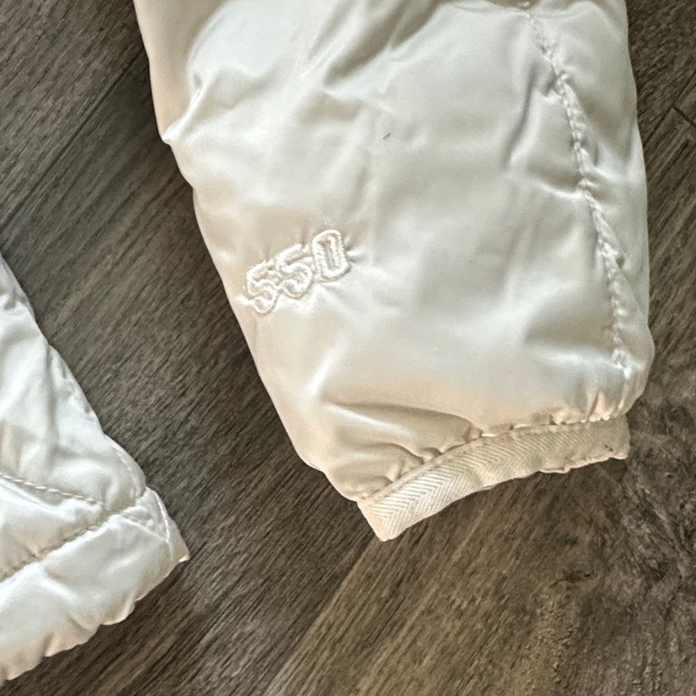 The North Face Women's White Puffer Jacket - Picture 5 of 11